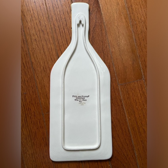 Fitz and Floyd Cheese, hanging, tray. Shaped like a wine bottle - Picture 3 of 5